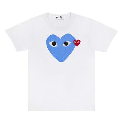 חולצת טי COMME DES GARCONS PLAY עם סמל לב אדום - לבן/כחול - AZ-T106-051_2 חולצת טי יוניסקס