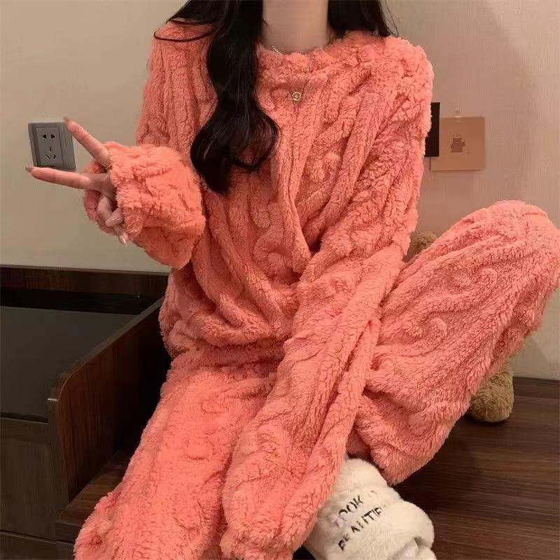 Jacquard Plush Coral Fleece Pajamas: Cozy Two-Piece Set for Autumn and Winter, Loose Fit for Couples