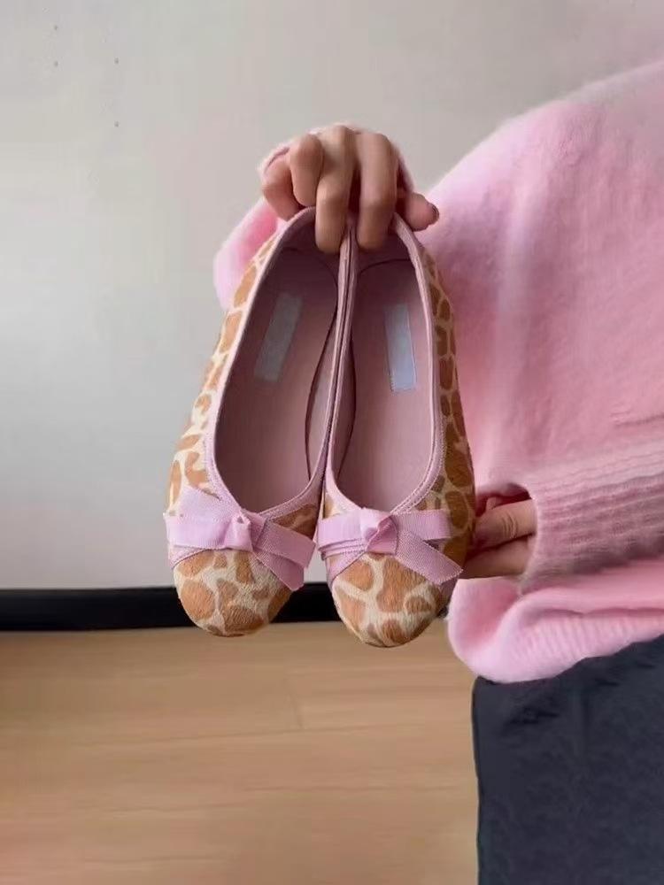 

Версия из овчины~ Туфли бабушки из конского волоса с леопардовым принтом, новые женские туфли с круглым носком и французским бантом на плоской подошве, маленькие одинарные туфли 35