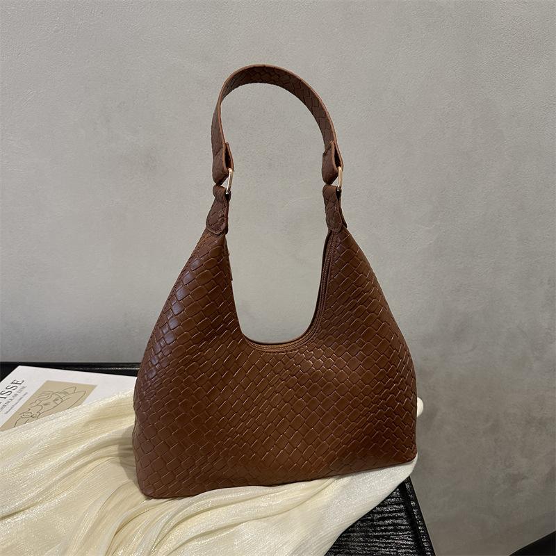 Summer new retro simple casual versatile high texture temperament atmospheric portable shoulder underarm bag women