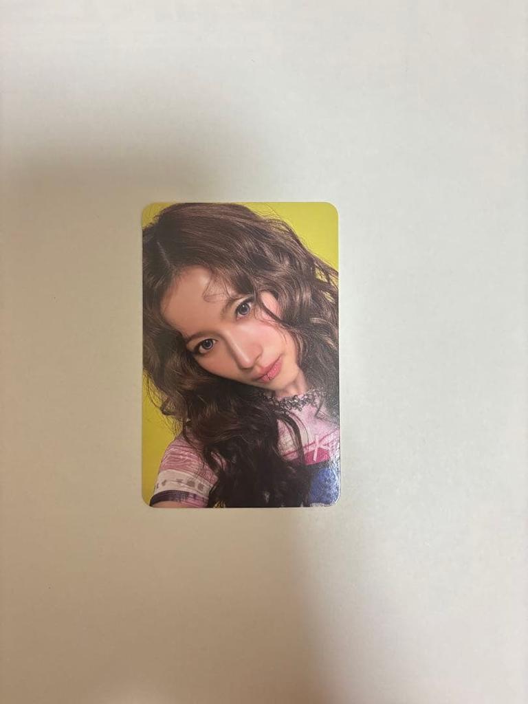 [USED] Limited availability TWICE THIS IS FOR confetti Sana trading card