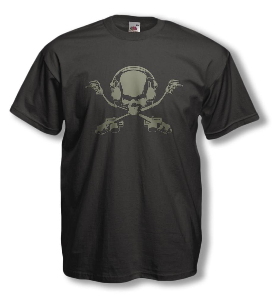 

DJ T-shirt - Skull Bones Style Tee : Spin the Beats in Style! S