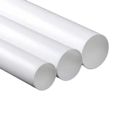 Weißes PVC-Geradrohr