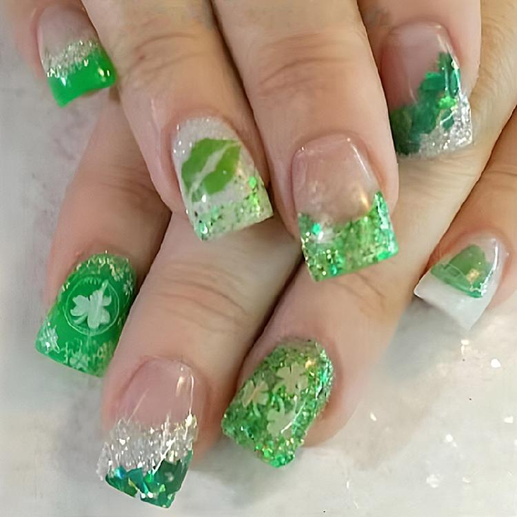 

24 Pcs Lip Print Stick on Nail Saint Patricks Day False Nail French Tip Press On Nail Shamrocks Artificial Nail 1