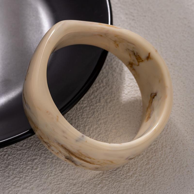 Geometric Smudge Bracelet Wide Version Curved Resin Bracelet Niche Premium Retro Amber Jewelry