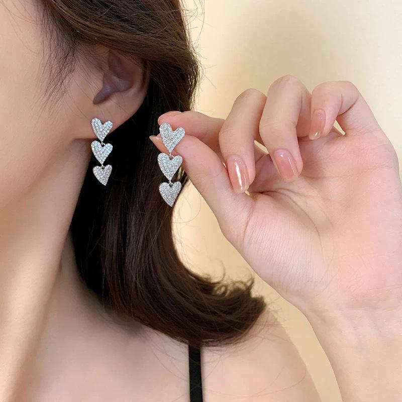 

Серьги-пусеты в виде сердца с бриллиантами из стерлингового серебра 925 пробы - Элегантный нишевый дизайн для женщин 925 Silver