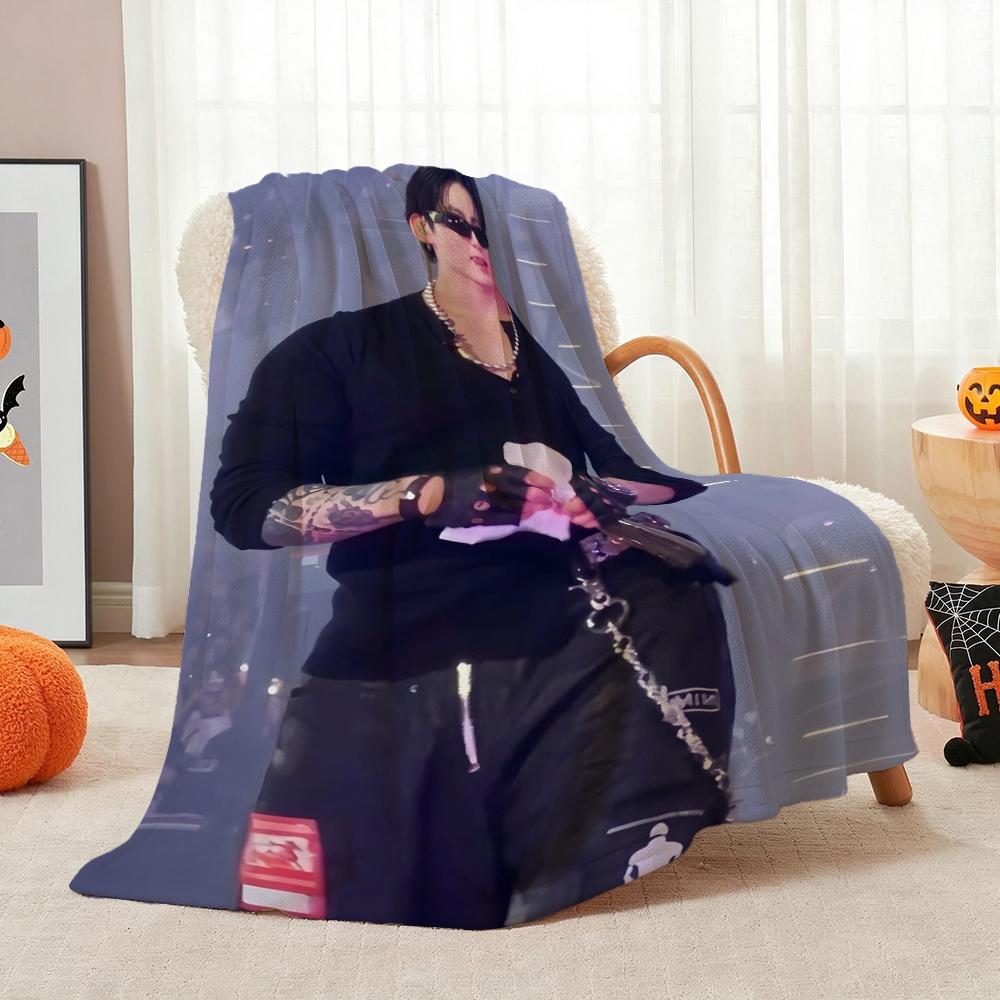 White Hockey Mask Print Theme Printed Blanket Thick Warm Fleece Blanket For Living Room Bedroom Recliner Home Party Decor Christmas Gift