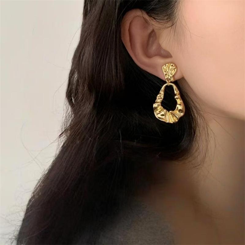 Einfache unregelmäßige Vintage Metallohrringe ohne Ohrlöcher Ohrklemme für Damen