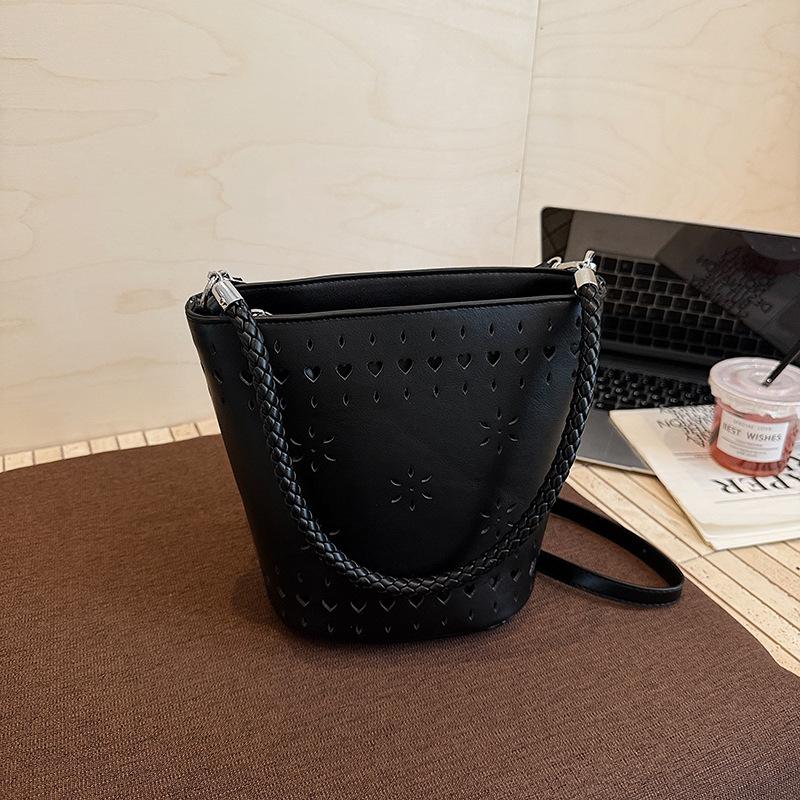 

Fashion handbag bag small bag women s niche design hollow bucket bag large capacity messenger bag daily commuter bag чёрный