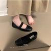 The New Retro Women's Shoes Are Stylish and Versatile, with A Shallow-mouthed Insole That Adds To The Look Devotion