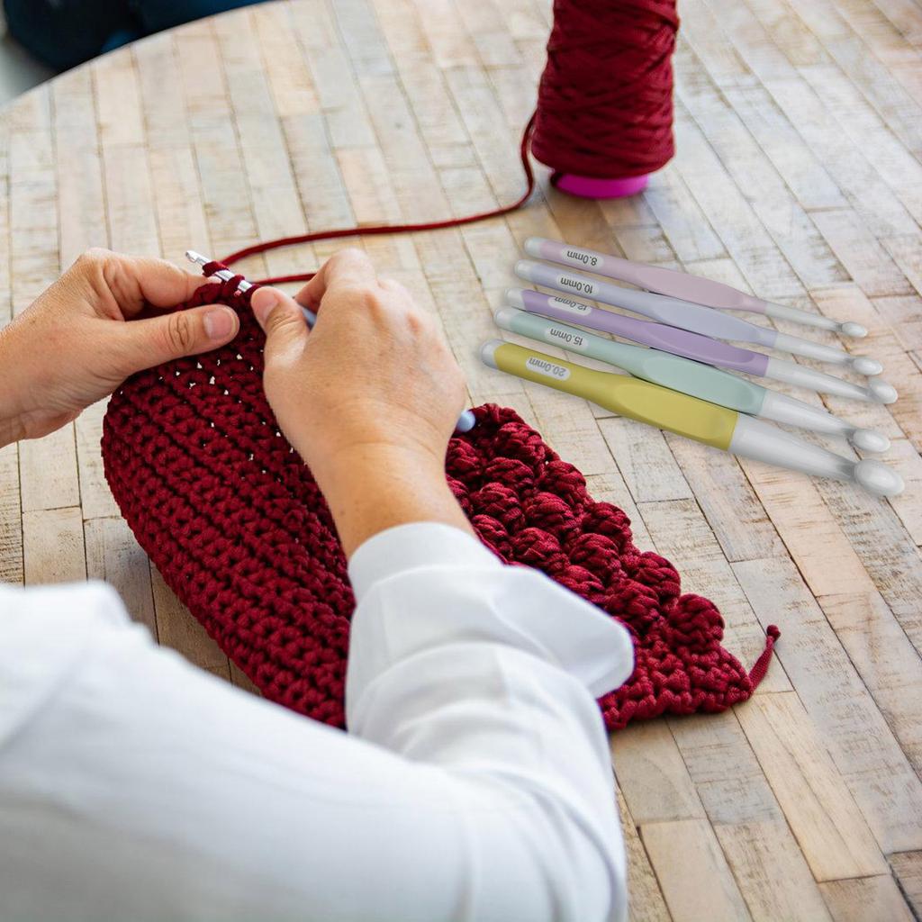 5Pcs Ergonomic Crochet Hook 5 Size Soft Handle Crochet Hook for Beginner Knitting Sweater Scarves Bag Socks and Hat