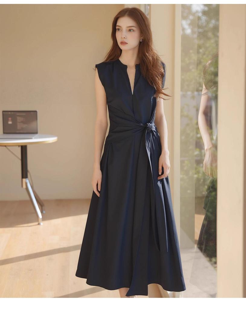 Elegant Women's Sleeveless Drape Design Dress - Hepburn Style, Tie-Up Waist, Slimming Long Commuter Dress
