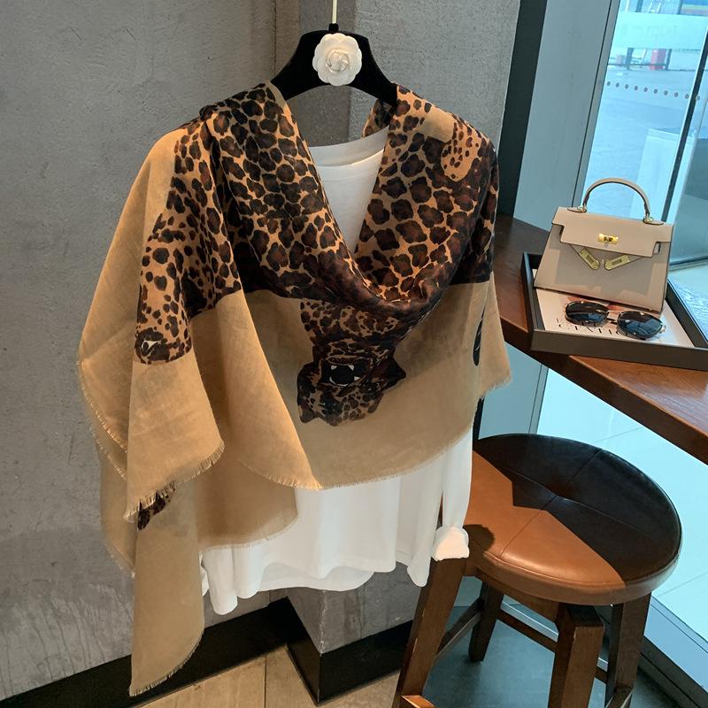 American Retro Leopard Shawl Women'S Spring And Autumn Old Money Style Light Luxury Fashion Temperament Scarf High-End Leopard Print Silk Scarf
