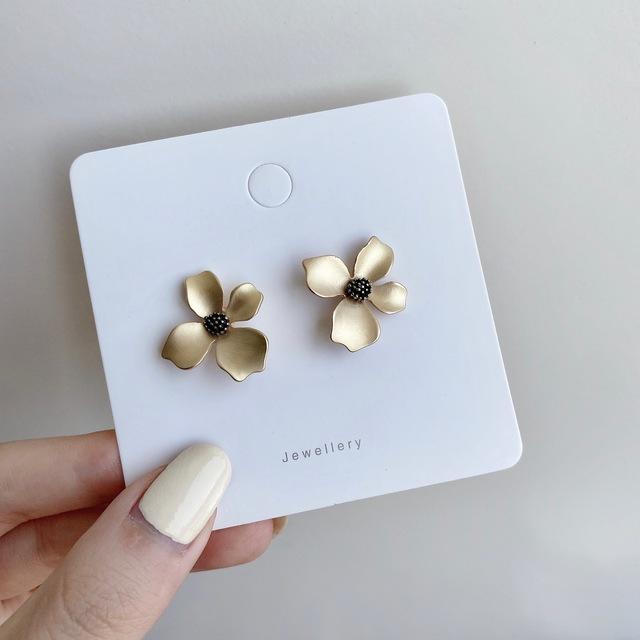 Koreanische Schlichte Muschel Kamelienrose Blume Ohrclips Ohrringe Kein Piercing Retro Kleine Gänseblümchenblume Clip-On Ohrringe Kein Gepierctes Ohr