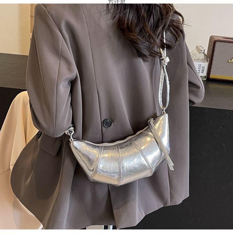Niche Croissant Summer Women's Casual Simple Crossbody Bag for Daily Commute