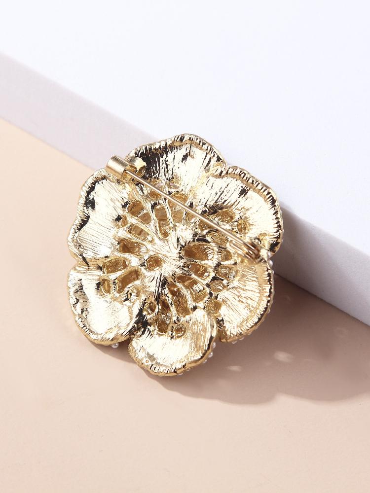 Vintage Camellia Pearl Brooch Women's Metal Scarf Clasp Corsage Lovely Large Pin Accessories Accessories Long-Lasting Color Exquisite Brooch BFF Gift