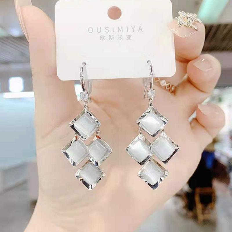 Fashion Geometric Bow Flower Pearl Earrings Women'S Premium Versatile Small Fragrant Wind Earrings