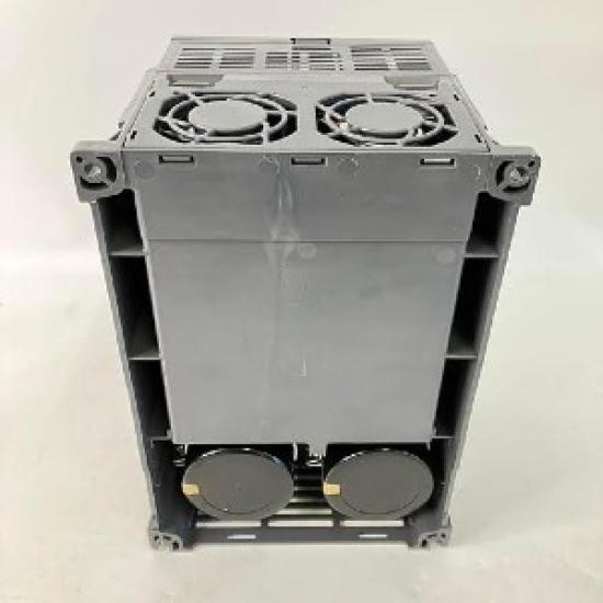 Gebrauchter Mitsubishi Electric FR-E720-5.5K Wechselrichter | 5,5kW Hochleistungs-VFD | Kompakter Frequenzumrichter | Rauchschwarz |