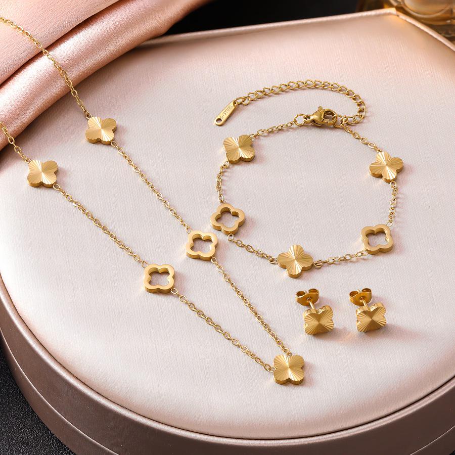 Stylish Four-Leaf Clover Flower Bracelet, Necklace & Earring Set In 18K Titanium Steel