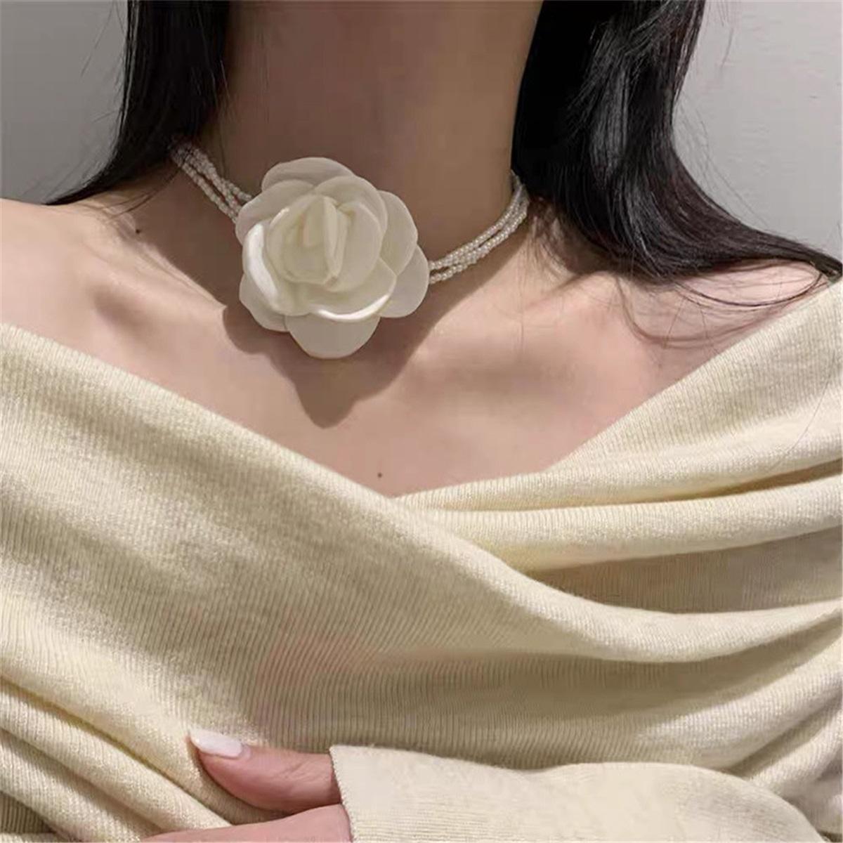 

Tooxika Rose Flower Multi-Layered Pearl Necklace Pure Desire Style Spice Girl Choker Lock Bone Chain Necklace белый