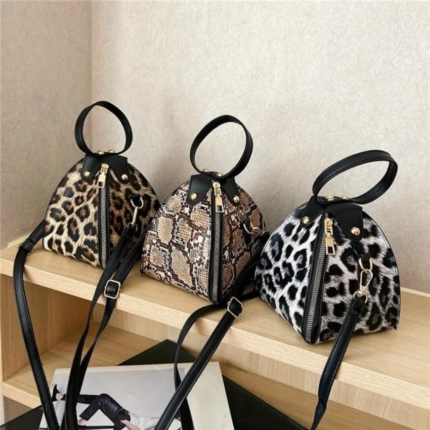 1 Pcs Korean Women's One Shoulder Handbag Various Styles Cute Wallet  Purse Wave Portable Triangle Bag Korean Fashion Girl Bag