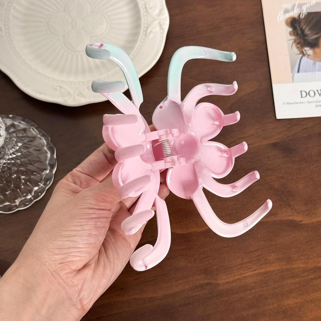 Fashionable Hair Claw Clips In Stunning Gradient Colors For Elegant Summer Looks