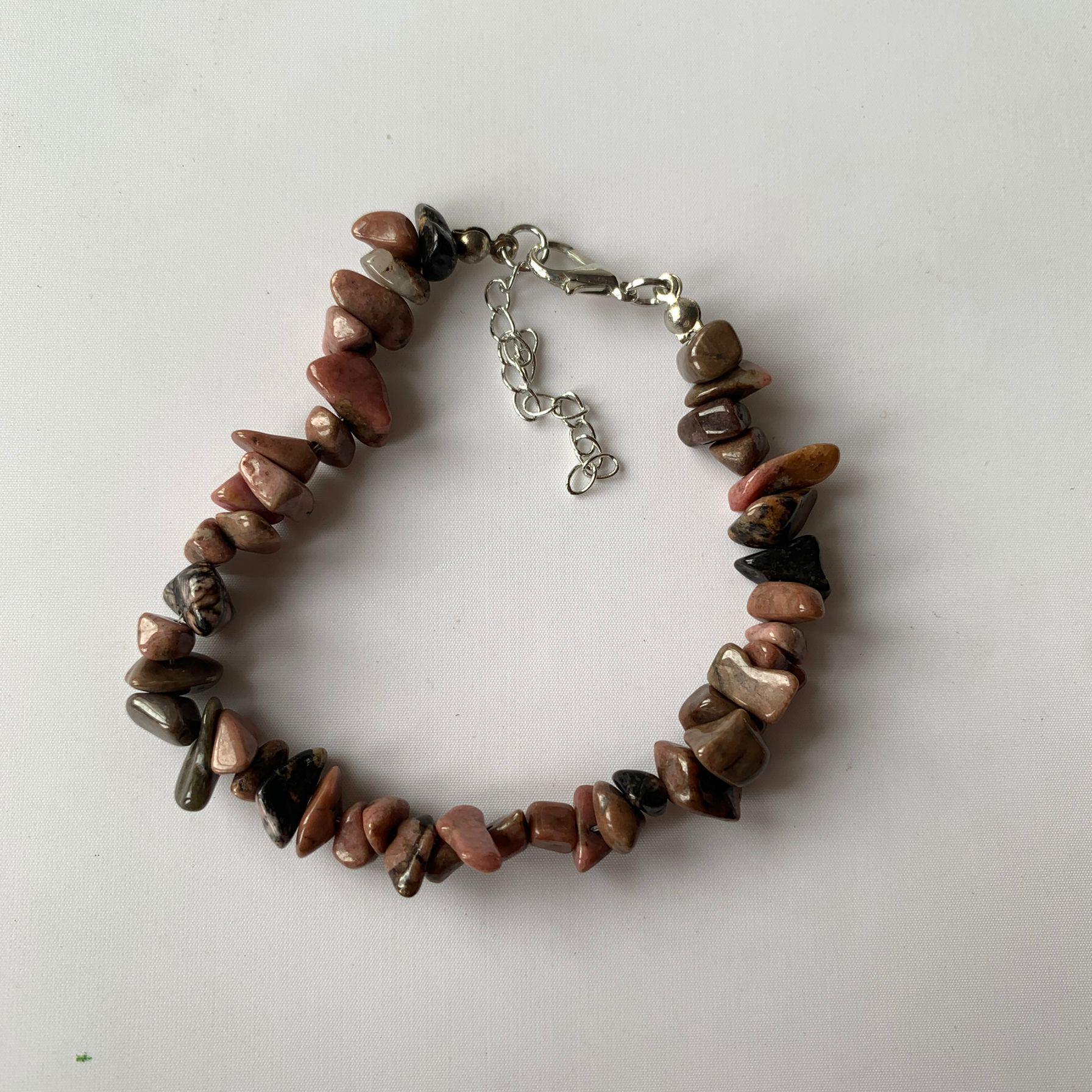 

Семицветный чокер из натурального дробленого камня и кристаллов - Ожерелье в пляжном стиле для весны/лета