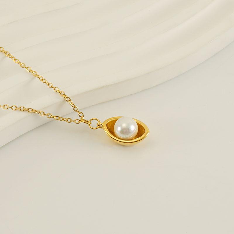 New Women's 18K Gold-Plated Pearl Necklace - Stainless Steel, Fashionable Titanium Clavicle Chain Design