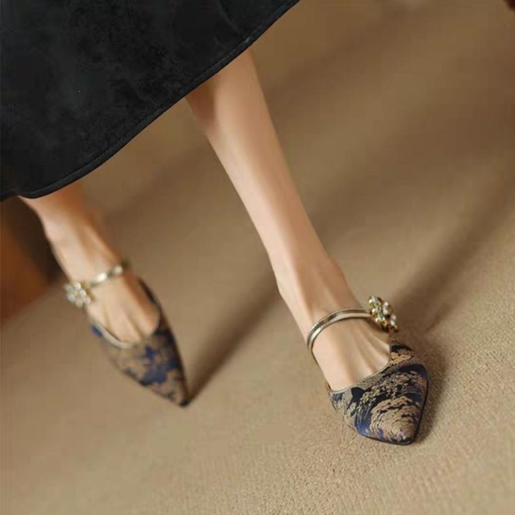 Chinese Style Textured Water Drill Flat Sandals With Jacquard Design For Adult Casual Wear
