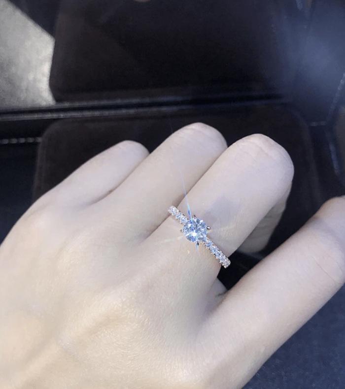 

Минималистичное кольцо для помолвки из сплава с покрытием и имитацией бриллианта Size 8 платиновый