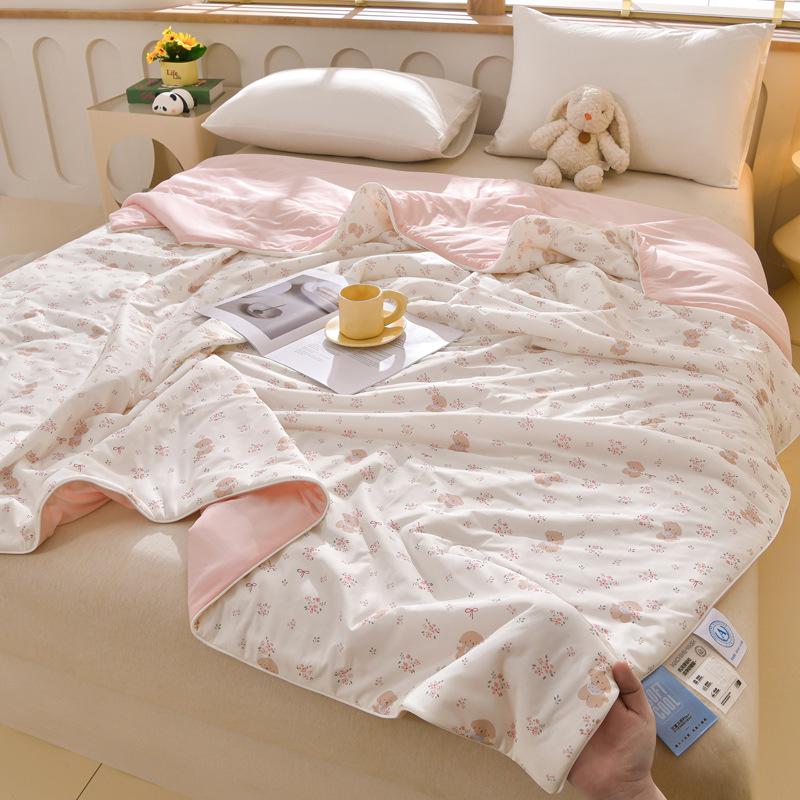 Ice Silk Cooling Summer Quilt: Machine Washable, Thin Blanket for Student Dorms 150x200cm