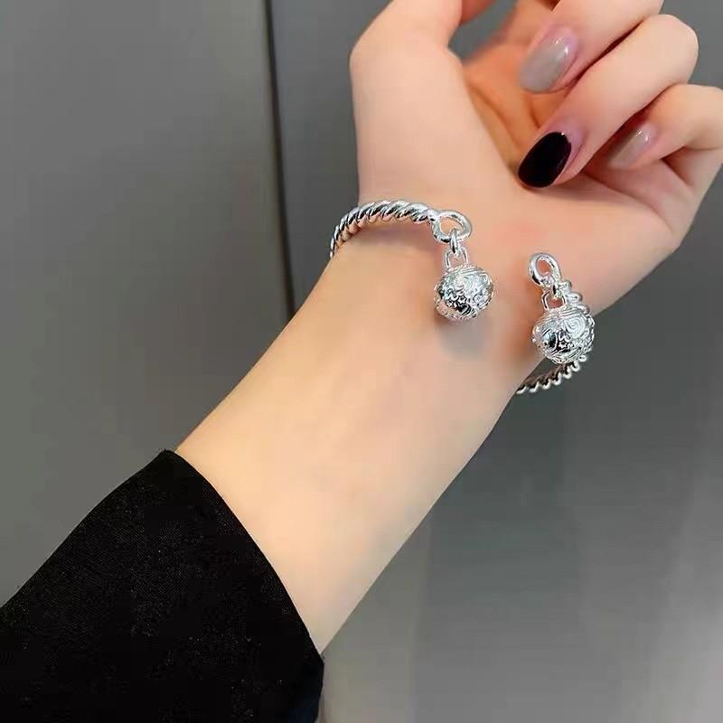 Fashionable Alloy Bell Bracelet For Women Unique Geometric Design 2024 Summer