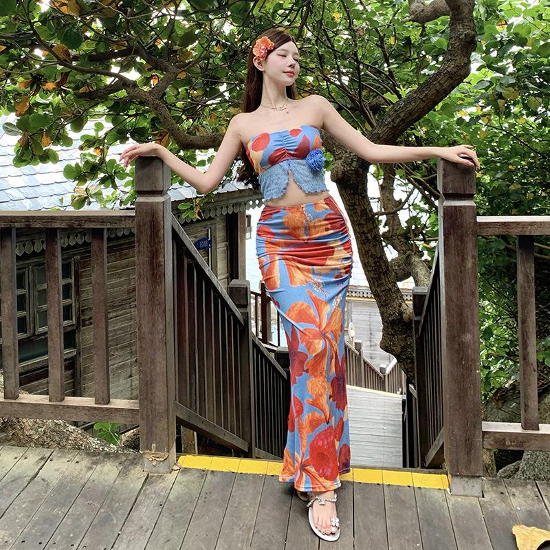 High-End Floral Bikini Three-Piece Set: Women's Slimming, Conservative Swimwear with Long Dress Cover-Up for Hot Springs.