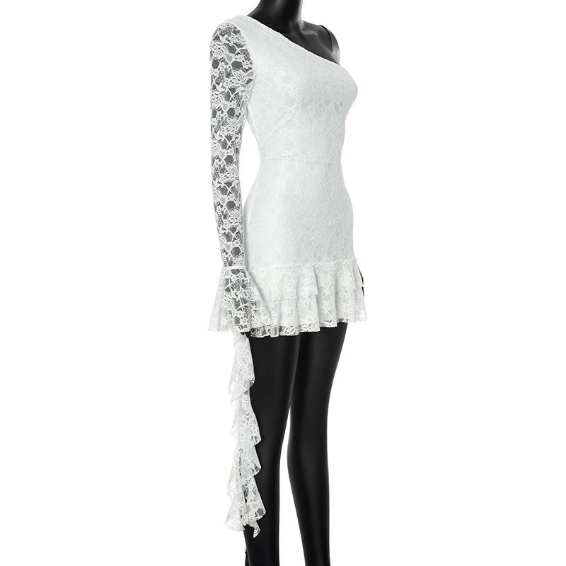 Rochie scurtă cu mânecă lungă, cu mânecă cu un umăr, cu volan, la modă de toamnă