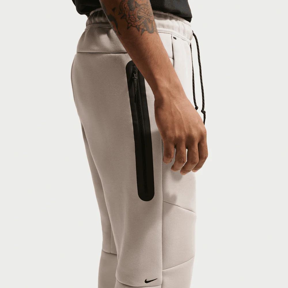 Nike Pantalon Polaire Homme Beige/Noir Modéré HV0959-236