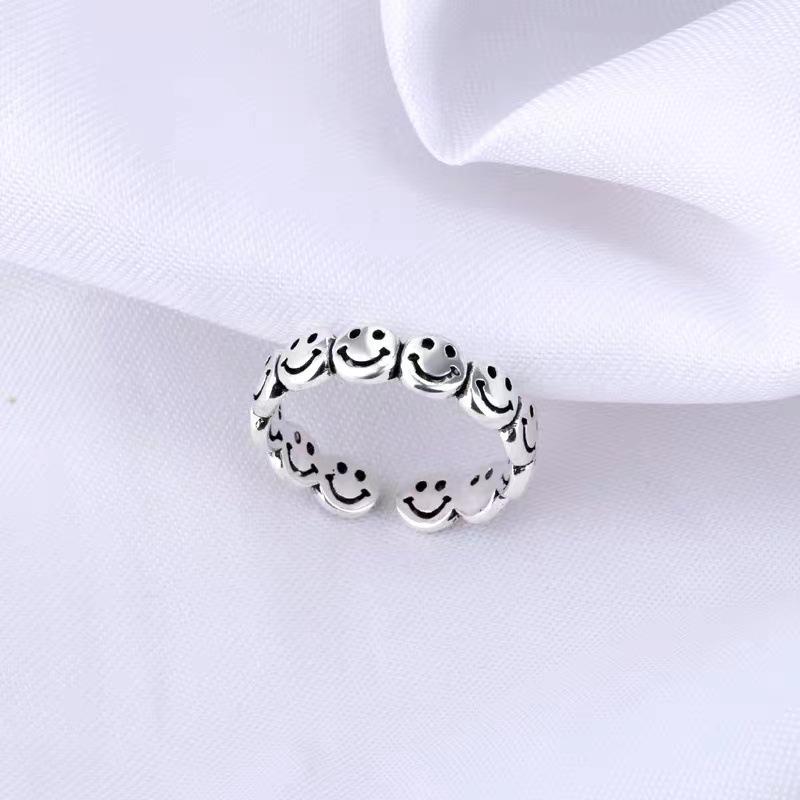 Cross-Inspired Smiling Face Women's Retro Ring - Vintage Style