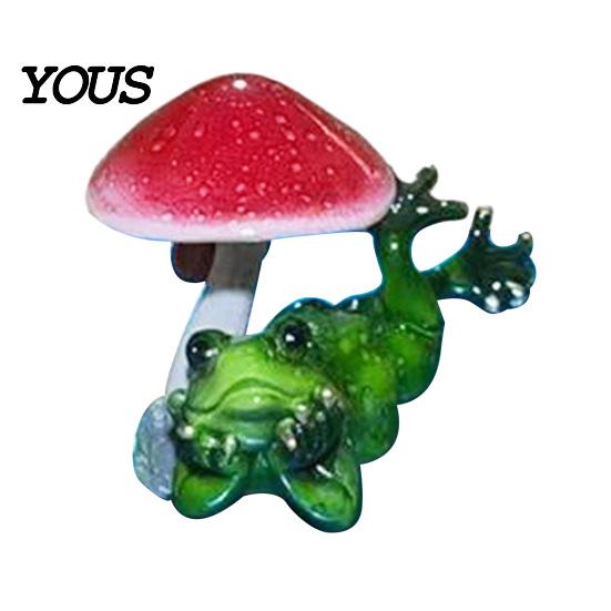 Funny Office Desk Accessories Drunk Frog on The Toilet Decor, Sculpture Tabletop Realistic Statue Cute Resin Desktop Ornament for Home Bathroom