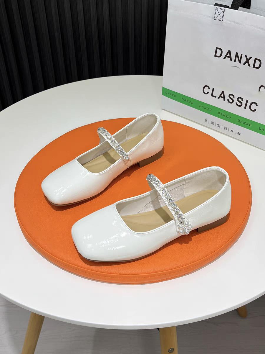 

Autumn new temperament rhinestone word with Mary Jane shoes women s shallow mouth square head leather shoes 40 бежевый