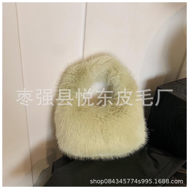 Handheld Fluffy Bag for Women's Autumn and Winter New Models. This Year's Popular Bag Has a High Sense of Niche Plush Bag and a Small Bag In Hand.