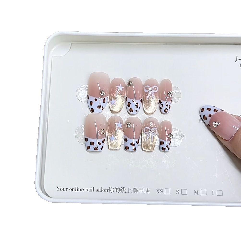 Hand-woven Armor, Milky Blue Leopard Print, Three-dimensional Hand-painted Butterfly Leopard Print, Cat Eye Style Pure and Lustful Manicure Sticker