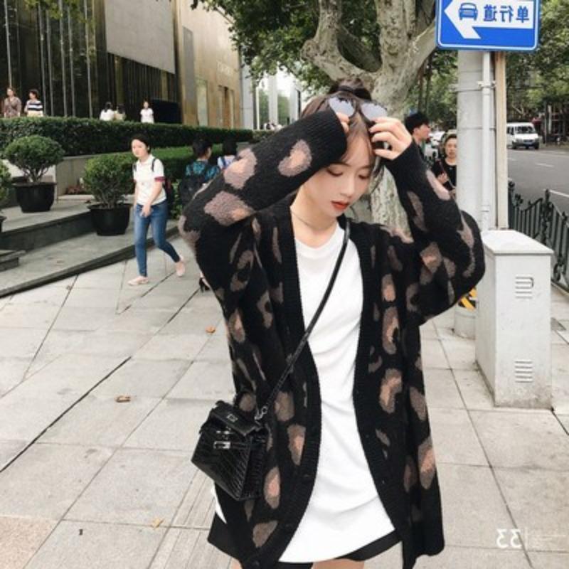 Autumn and Winter Women's Loose Sweater Jacket Female Leopard Retro Long-sleeved Knitted Cardigan Comfortable Versatile and Fashionable