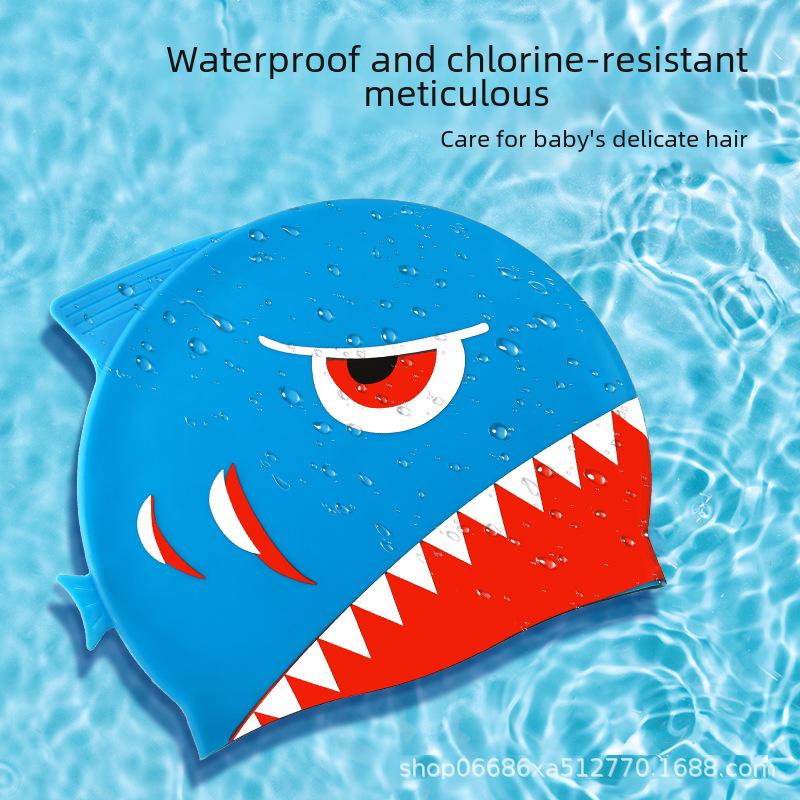 Vysoce elastické silikonové plavecké čepice pro všechny věkové kategorie - Pohodlné, netuhé s potiskem žraloka a ochranou uší pro muže, ženy a děti