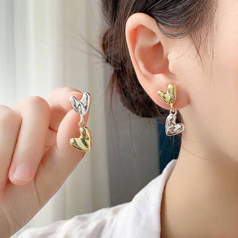 Vintage Heart Geometric Silver Needle Earrings for Women, Minimalist Style, High-End Feel, Elegant Niche Earrings