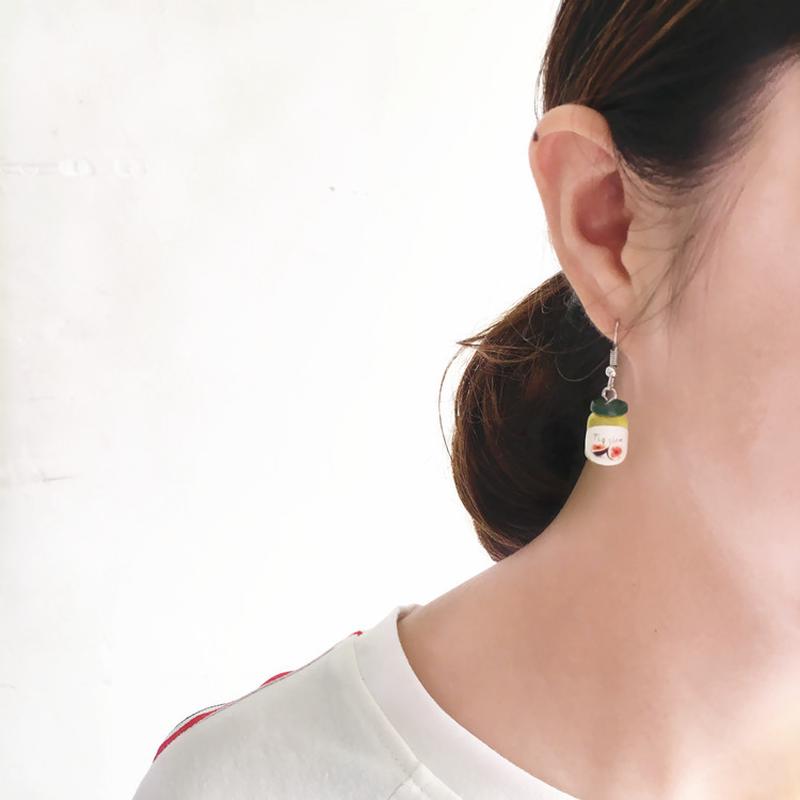 1 Paar lustige süße simulierte Ohrringe in Form einer Marmeladenflasche mit Früchten
