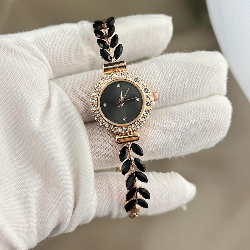 Vintage Elegant Baroque Rhinestone Quartz Women's Watch Sparkling Crystal Classic Design Perfect Accessory for Daily Wear
