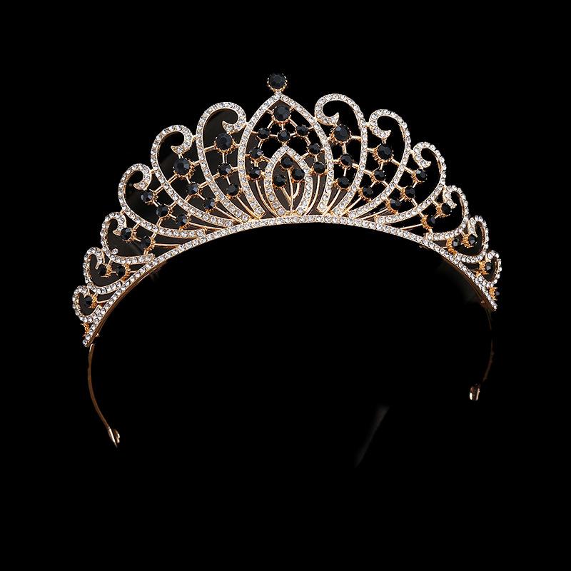 The Bride's Crown Is A Popular Wedding Headwear in Europe and America It Is A Luxurious Baroque Alloy Crown Set with Rhinestone