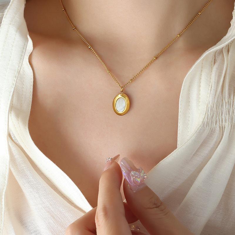 Oval Shell Pendant & Round Bead Necklace: European Retro Gold Clavicle Chain for Women