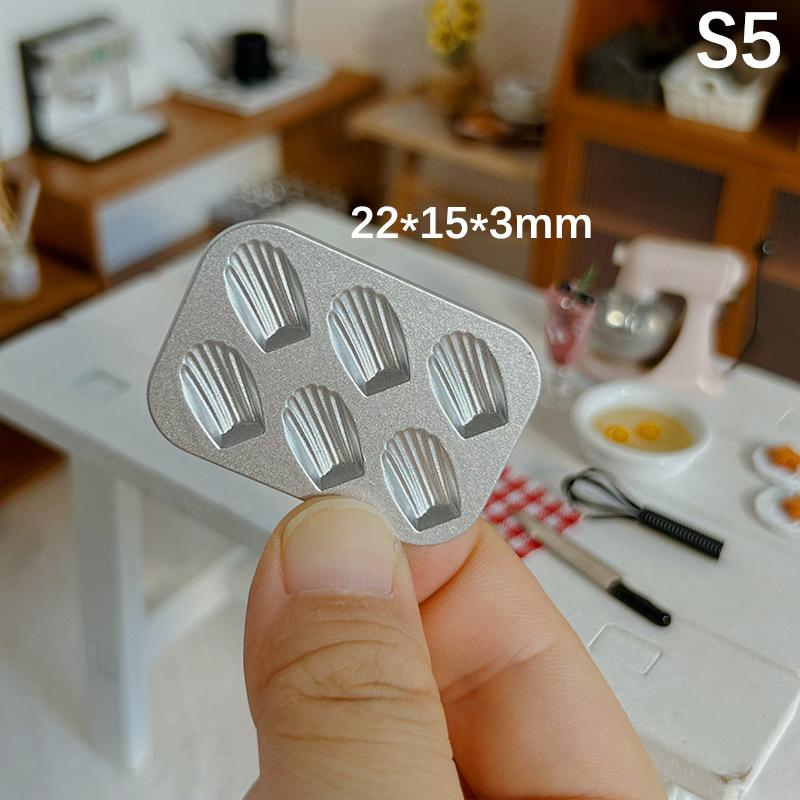 1Pc Doll House Kitchen Decoration Mini Baking Mold Animal Love Star Pattern Shooting Scene Props