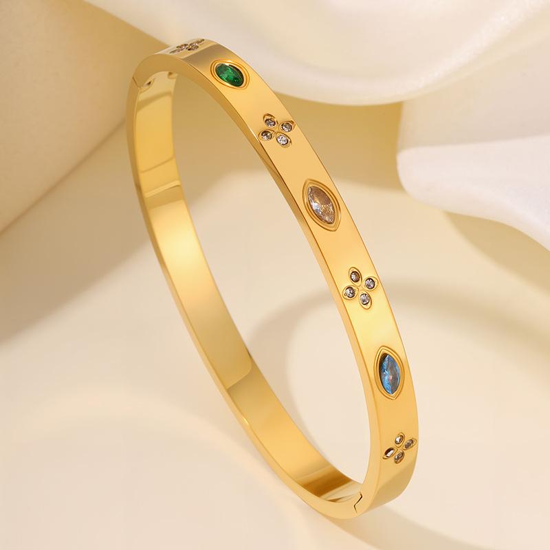 Titanium steel  women's high version lucky grass colored diamond European and American fashion does not fade diamond-encrusted round  jewelry