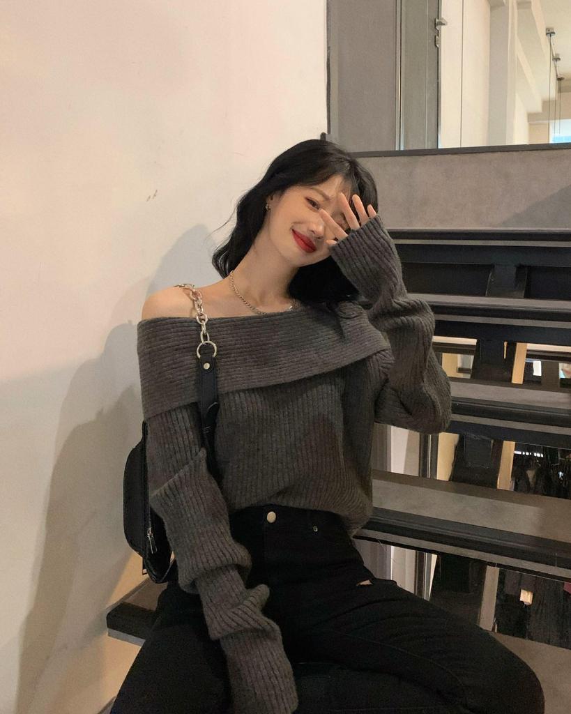 Women's High-End One-Shoulder Knit Sweater - Black, Versatile, Autumn/Winter Short Style
